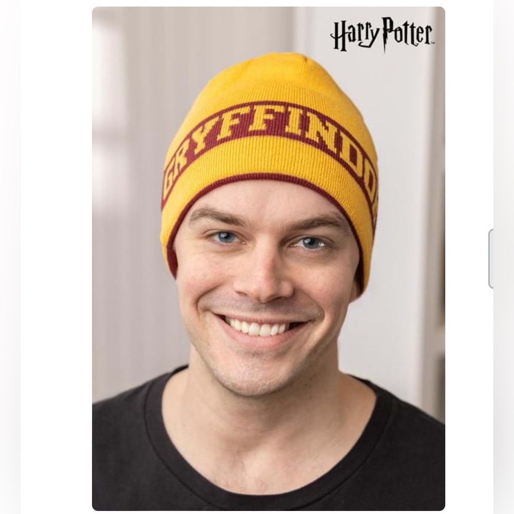 Griffindor Beanie- Reversible - Picture 7 of 8